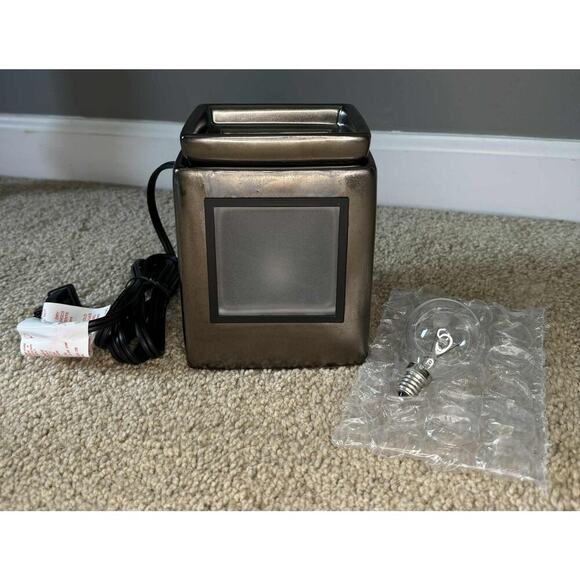 NIB Scentsy Cube Gunmetal Gallery Warmer Base & Dish And 1-25 watt Bulb NEW - Picture 3 of 15